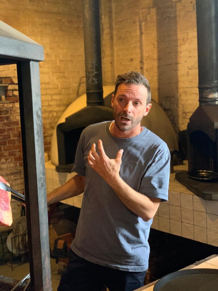 Kevin aan het vuur in de stal