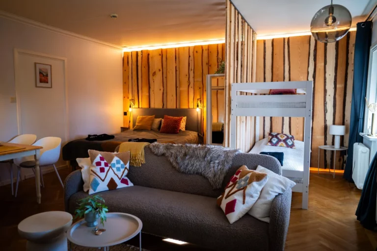 Appartement met stapelbed en zithoek bij The Mangévie