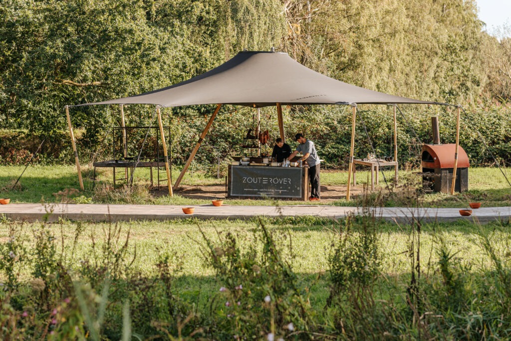 De tent en het vuur aan de Schelde